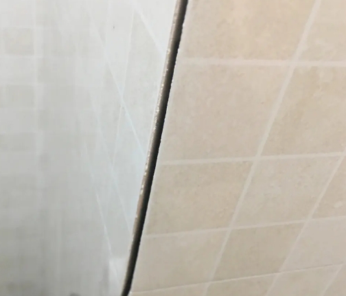 涿鹿瓷砖空鼓维修公司分享阳台瓷砖脱落的修复过程可以分为以下几个步骤