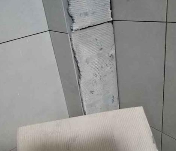 涿鹿瓷砖空鼓维修公司分享下厨房瓷砖脱落的补救措施。